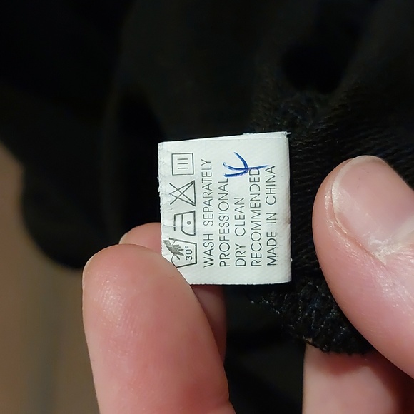 Gothic Black Off the Shoulder Long Sleeve Eyelet Crop Top size small - Picture 4 of 4